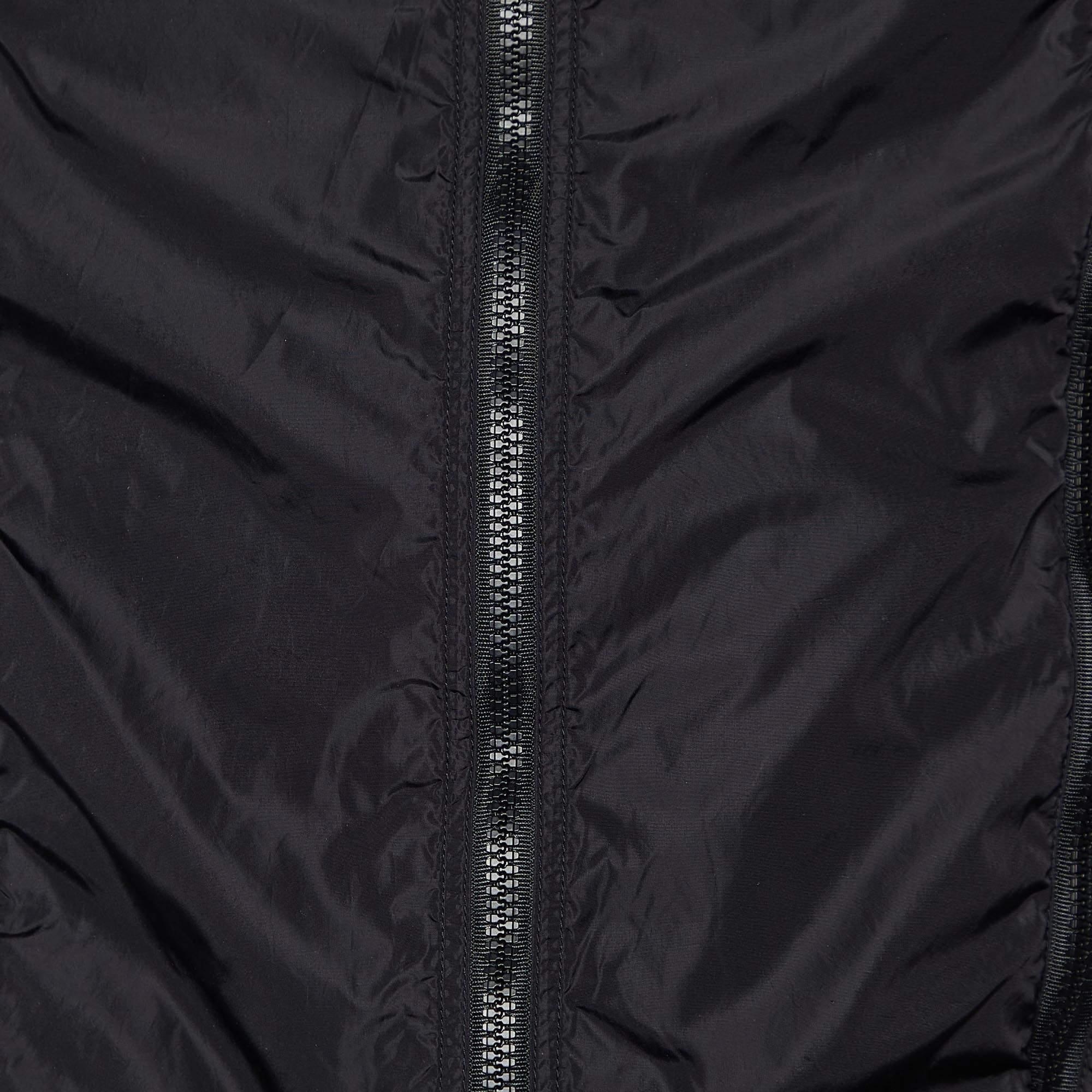 Versace Black Nylon Zip Detail Hooded Jacket M In Excellent Condition For Sale In Dubai, Al Qouz 2