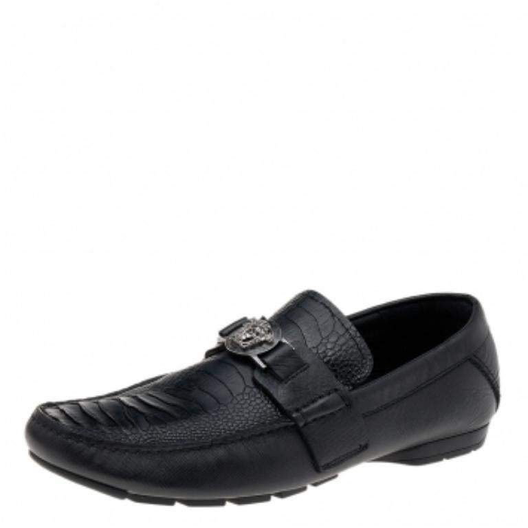 Versace - Mocassini Medusa in pelle di struzzo nera taglia 41 in vendita 1