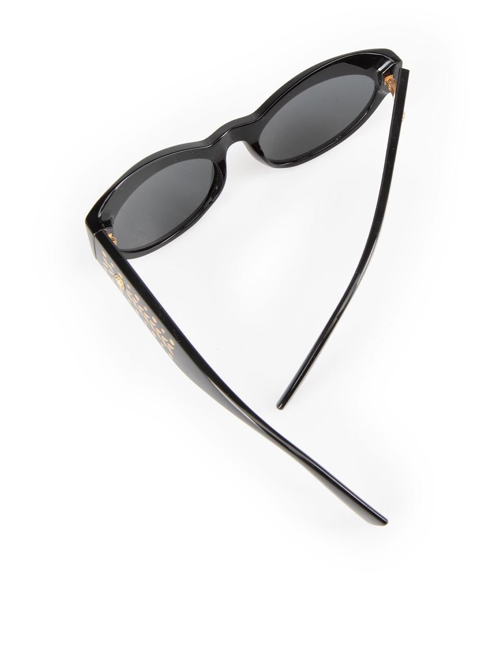 Gafas de sol tintadas ovaladas negras Versace 2