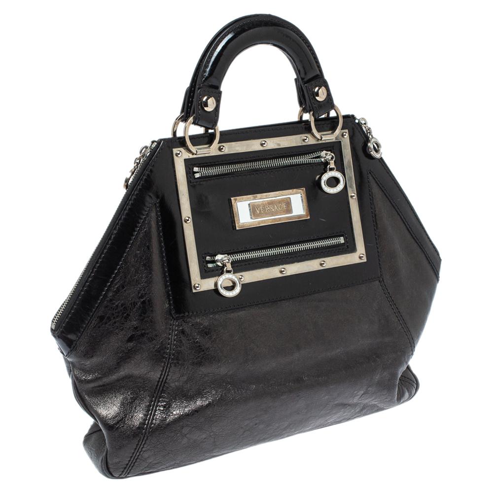 Versace Hit Satchel aus schwarzem Lack und Leder (Schwarz)