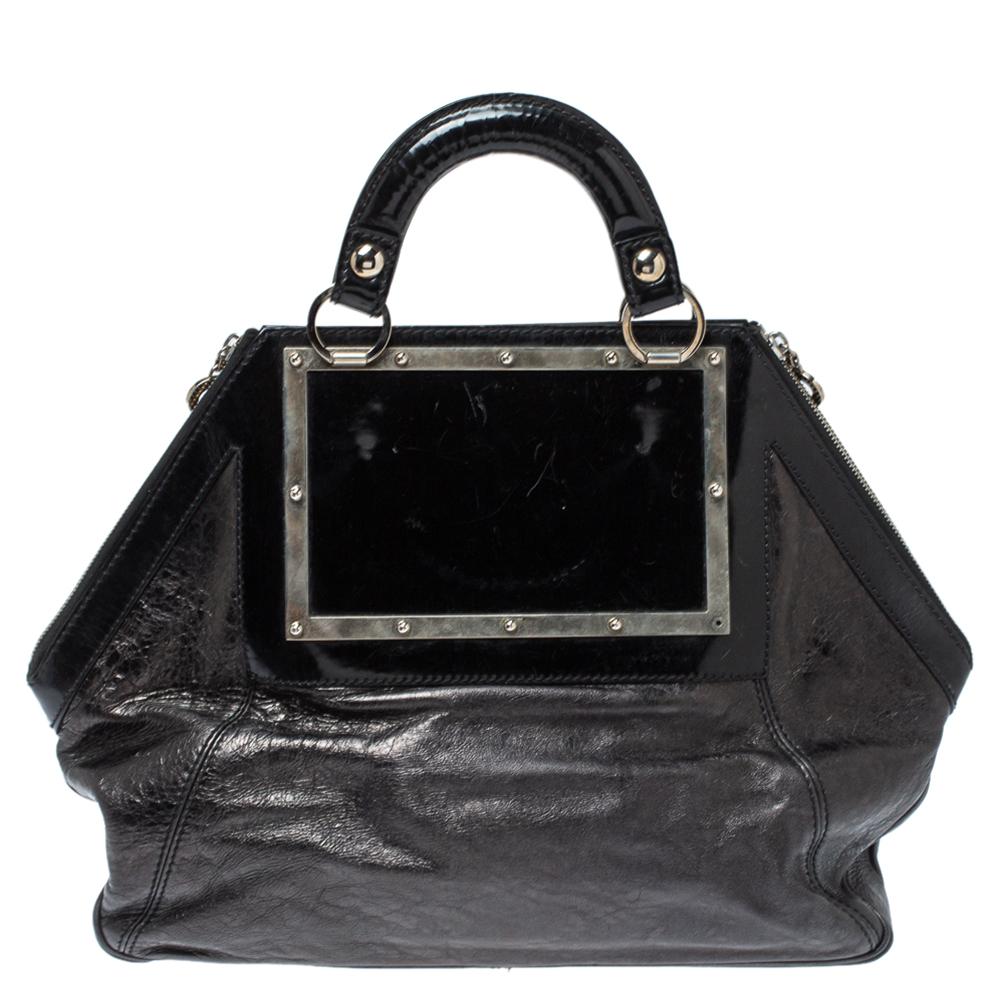 Versace Hit Satchel aus schwarzem Lack und Leder im Zustand „Gut“ in Dubai, Al Qouz 2