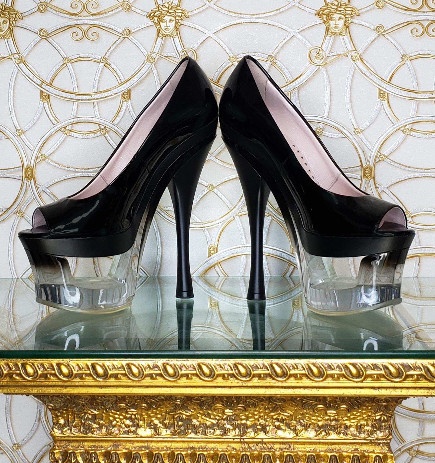 Black VERSACE BLACK PATENT LEATHER PLEXIGLASS PLATFORM Sandals Sz 35 - 5 For Sale