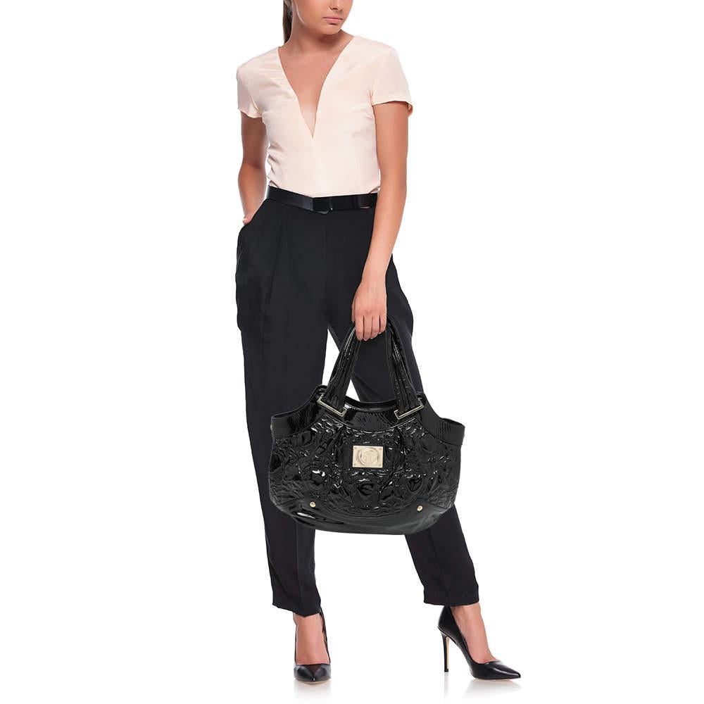 This satchel is rendered in the finest quality materials into an elegant design. Versatile and functional it is well sized for your daily use.