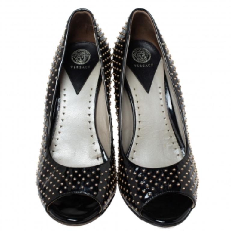 Versace Black Patent Studded Peep Toe Pumps Size 37 In Good Condition For Sale In Dubai, Al Qouz 2