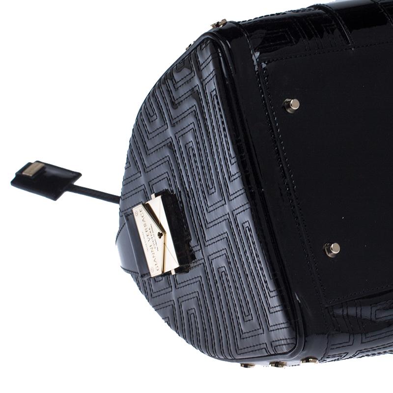 Versace Black Quilted Patent Leather Snap Out Of It Satchel In Good Condition In Dubai, Al Qouz 2