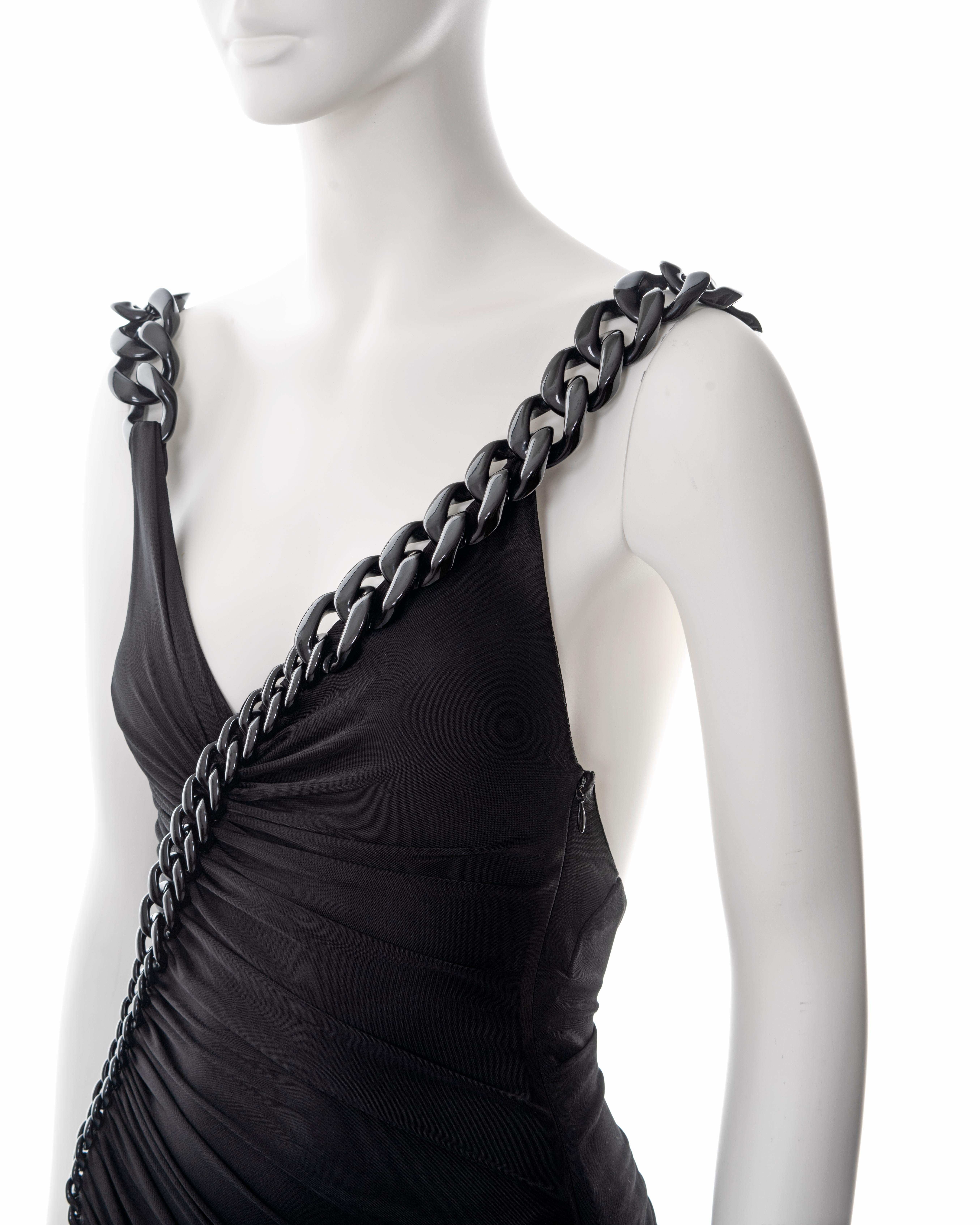 Robe de soirée noire ruchée avec bretelles en chaîne Versace, A/H 2007 en vente 7
