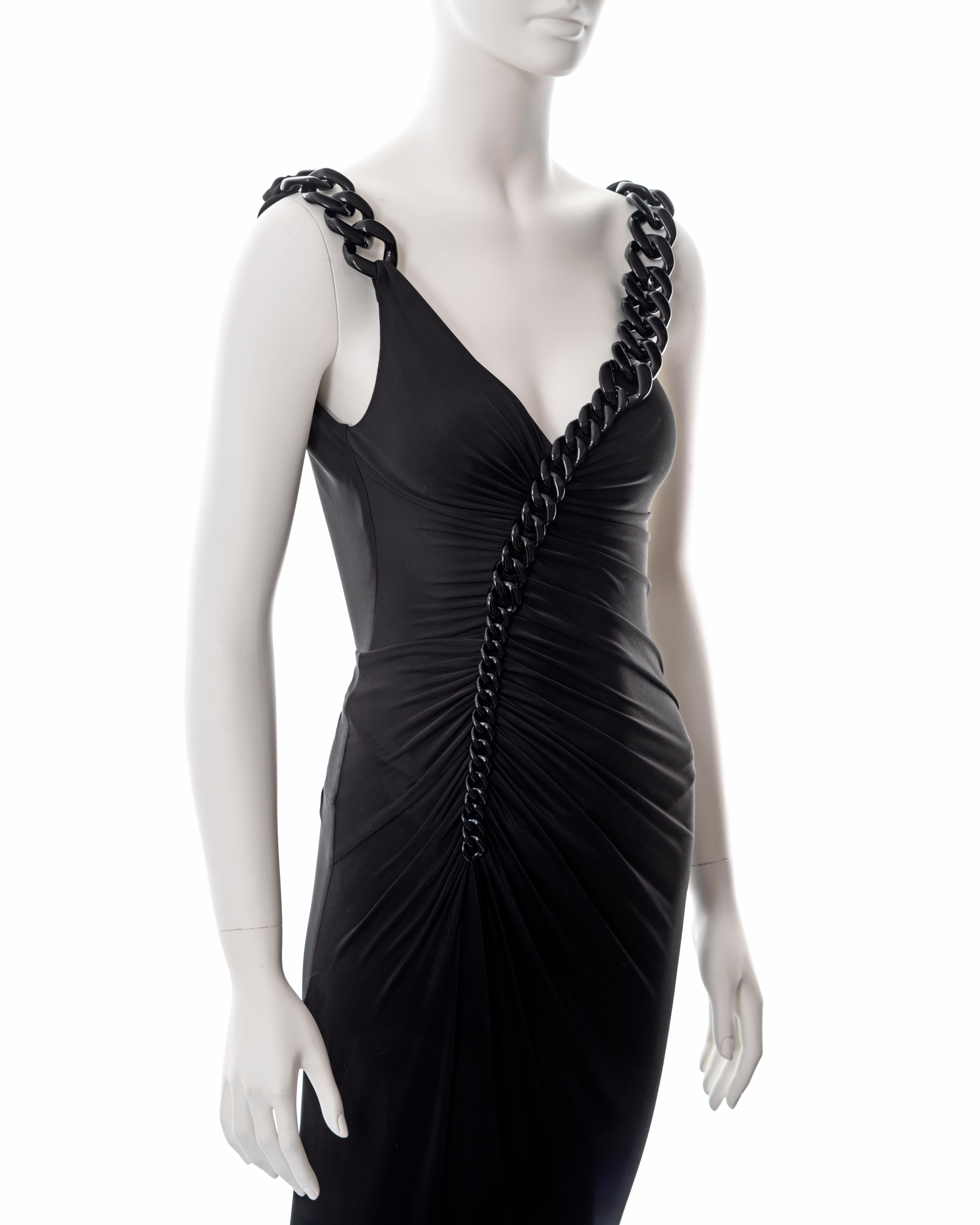 Robe de soirée noire ruchée avec bretelles en chaîne Versace, A/H 2007 en vente 2