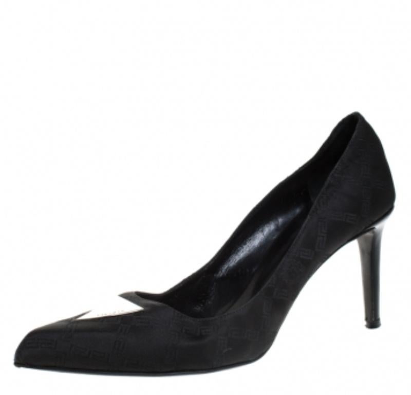 Escarpins à bout pointu en toile Signature noire de Versace Taille 40 1