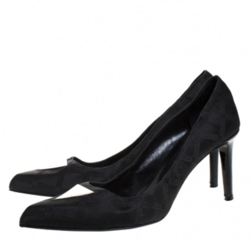 Escarpins à bout pointu en toile Signature noire de Versace Taille 40 2