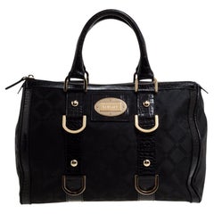 Schwarze Boston-Tasche von Versace aus charakteristischem Stoff und geprägtem Krokodilleder