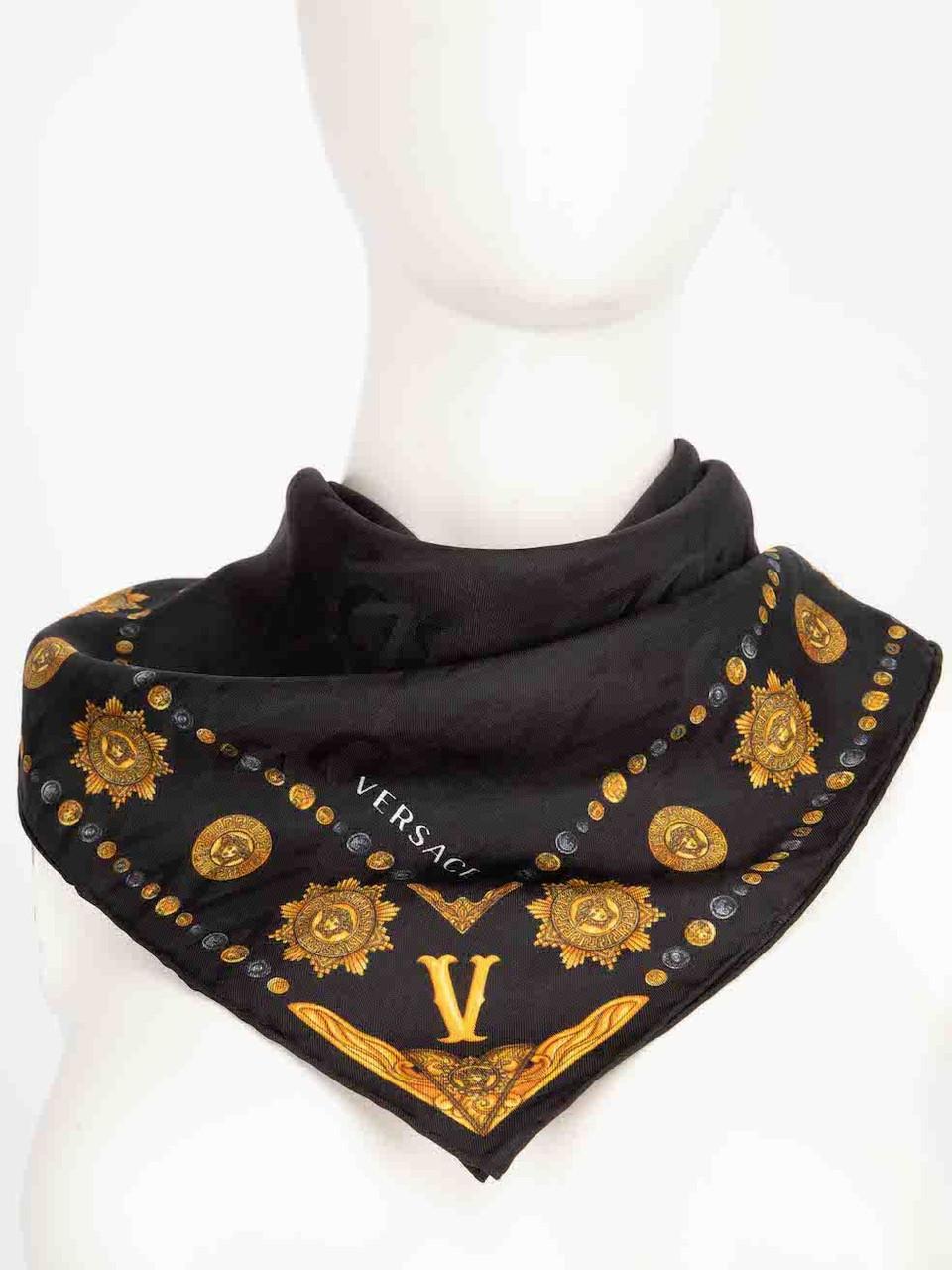 CONDITION is New with tags on this brand new Versace designer item. This item comes with original packaging.
 
 
 
 Details
 
 
 Model: IFO7001
 
 Season: FW23
 
 Black
 
 Silk
 
 Square scarf
 
 Foulard Carre
 
 Gold medusa print
 
 
 
 
 
 Made in
