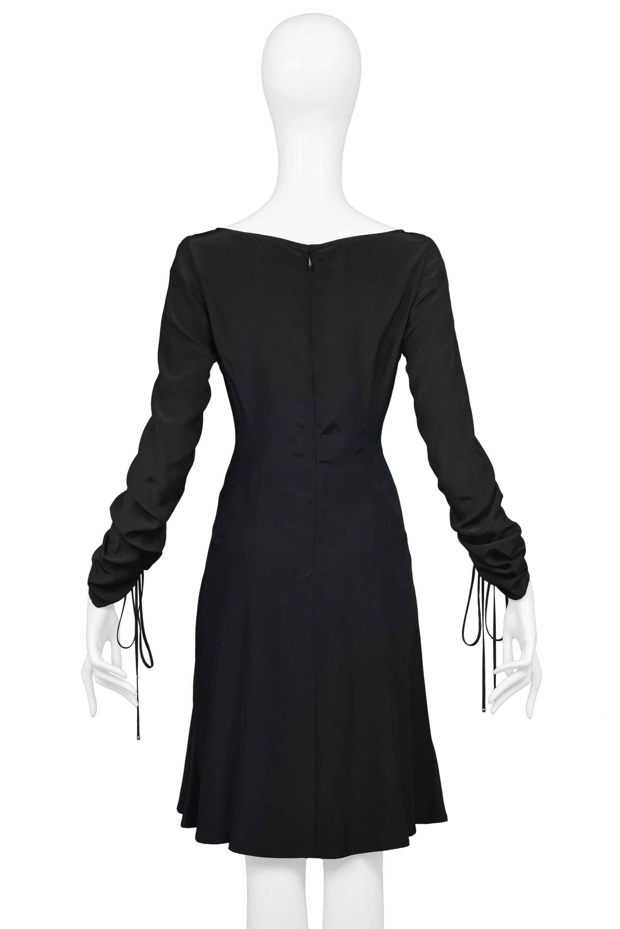 Versace, mini-robe noire avec cordons de serrage et décolleté plongeant, années 2000 Excellent état - En vente à Los Angeles, CA