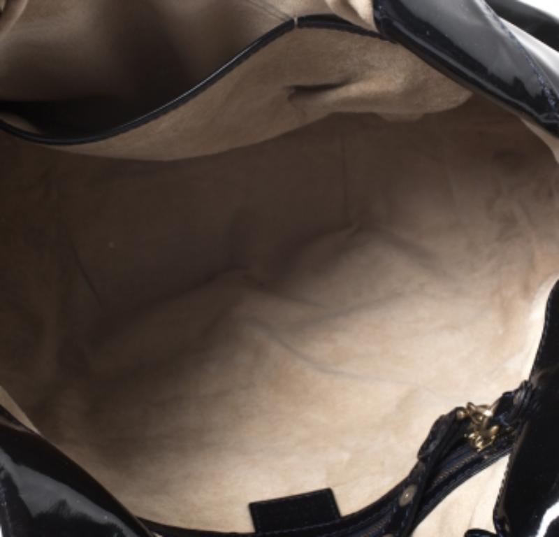Nero Versace Borsa a tracolla in pelle verniciata con catena Stitch by Stitch neri in vendita
