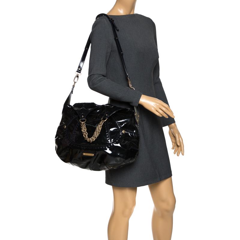 Versace Black Stitches Patent Leather Chain Shoulder Bag In Fair Condition For Sale In Dubai, Al Qouz 2