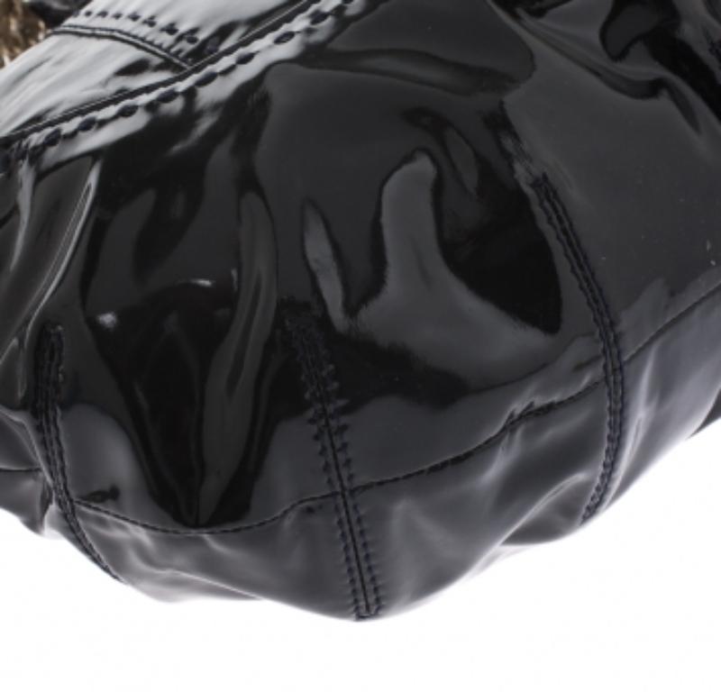 Donna Versace Borsa a tracolla in pelle verniciata con catena Stitch by Stitch neri in vendita