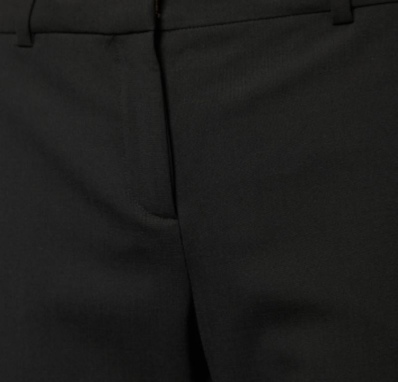 Pantalón sastre de lana elástica negro Versace M en Bueno estado para la venta en Dubai, Al Qouz 2