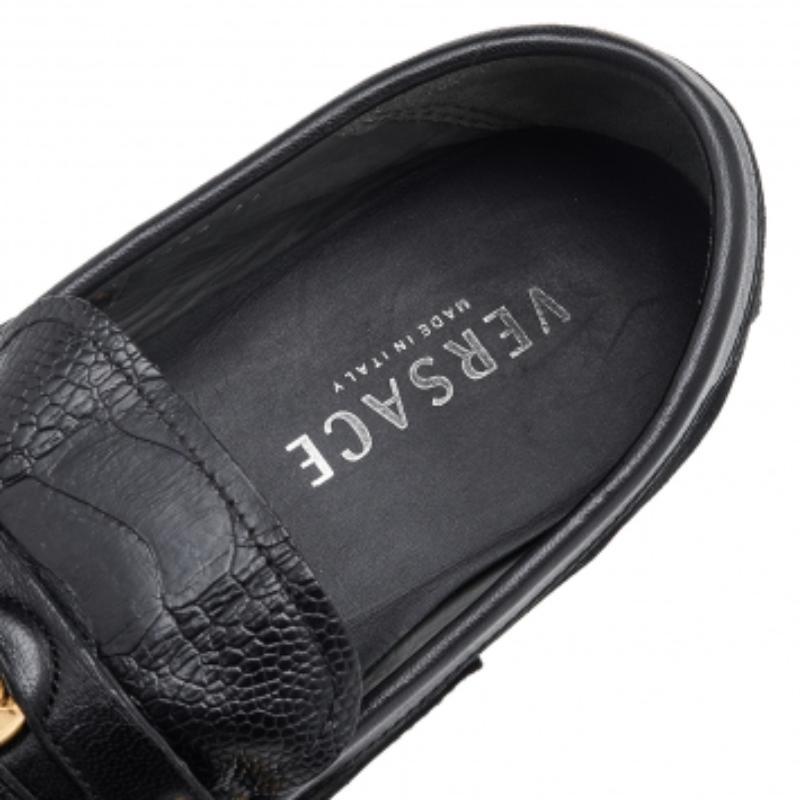 Versace Black Suede And Crocodile Leather Medusa Slip On Loafers Size 44 In Good Condition For Sale In Dubai, Al Qouz 2