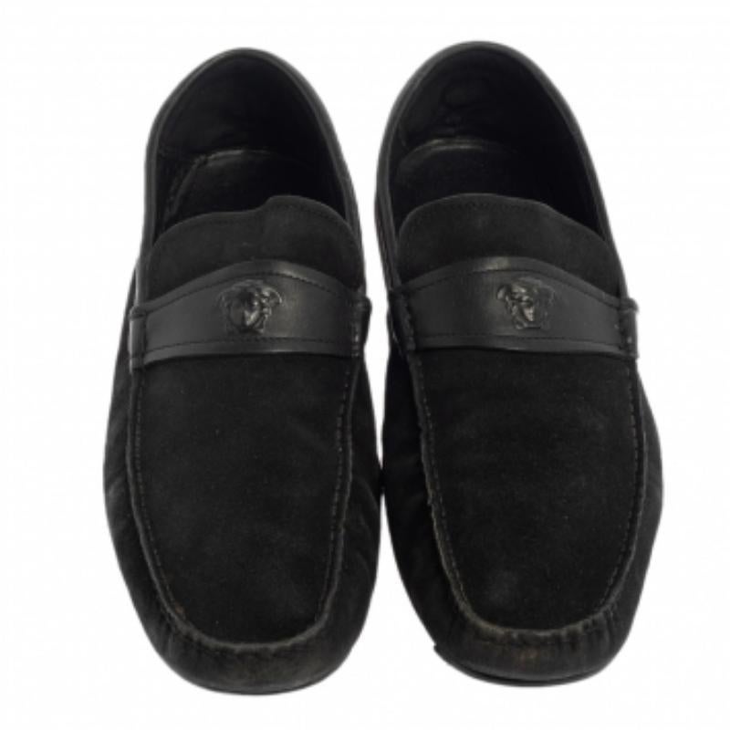 Nail every casual look with this pair of loafers from Versace. Meticulously crafted from suede and leather, they feature signature Medusa detailing on the vamps and leather-lined insoles. The loafers are completed with rubber & leather outsoles.