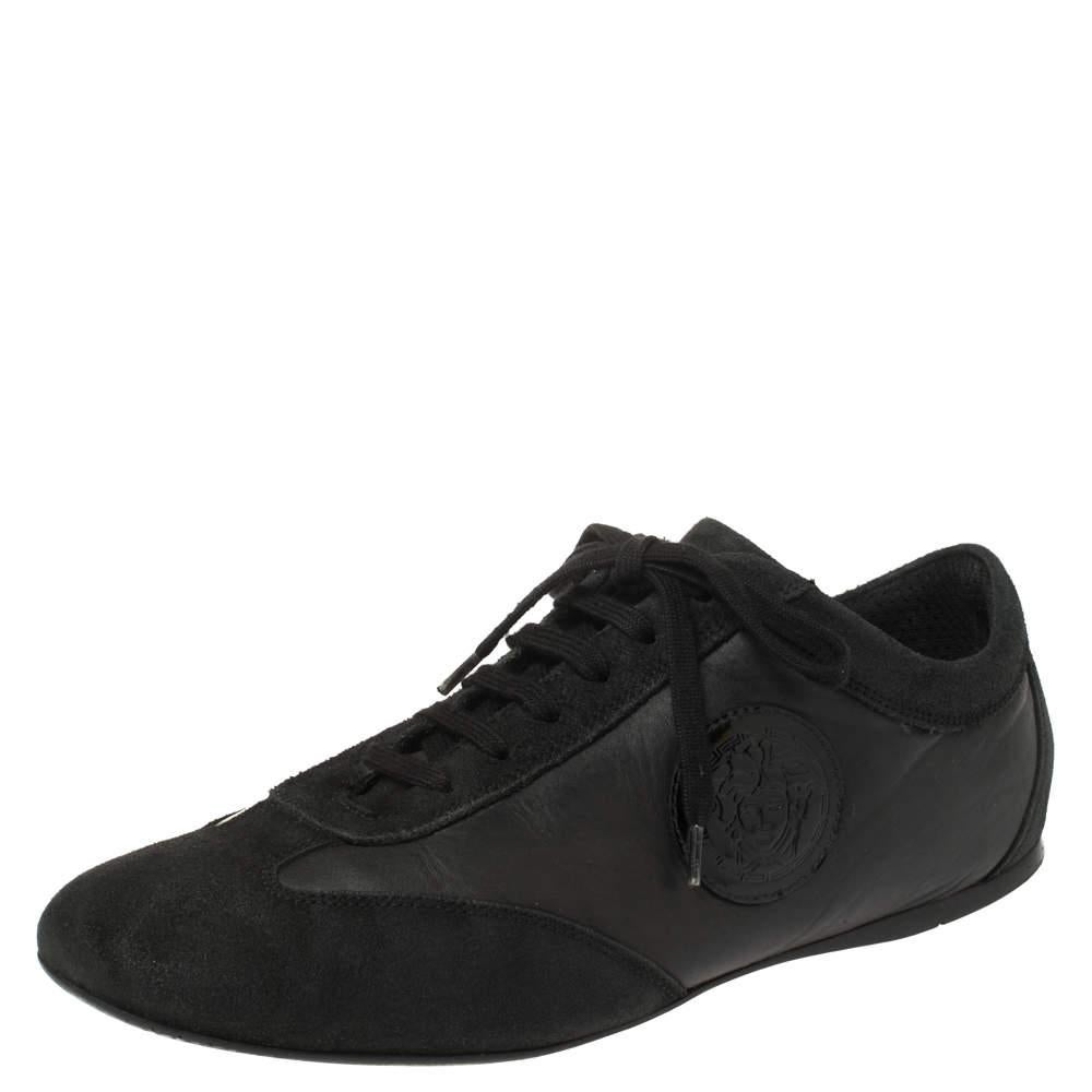 Make these stylish sneakers, made from suede and leather, yours this season. The trendy and chic sneakers from Versace will lift up your style in an effortless way. They come in black, featuring lace-up vamps, the Medusa motif on the sides, and
