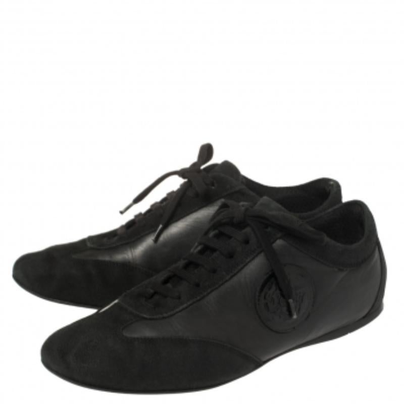 Make these stylish sneakers, made from suede and leather, yours this season. The trendy and chic sneakers from Versace will lift up your style in an effortless way. They come in black, featuring lace-up vamps, the Medusa motif on the sides, and