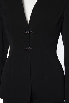 Versace, Traje negro