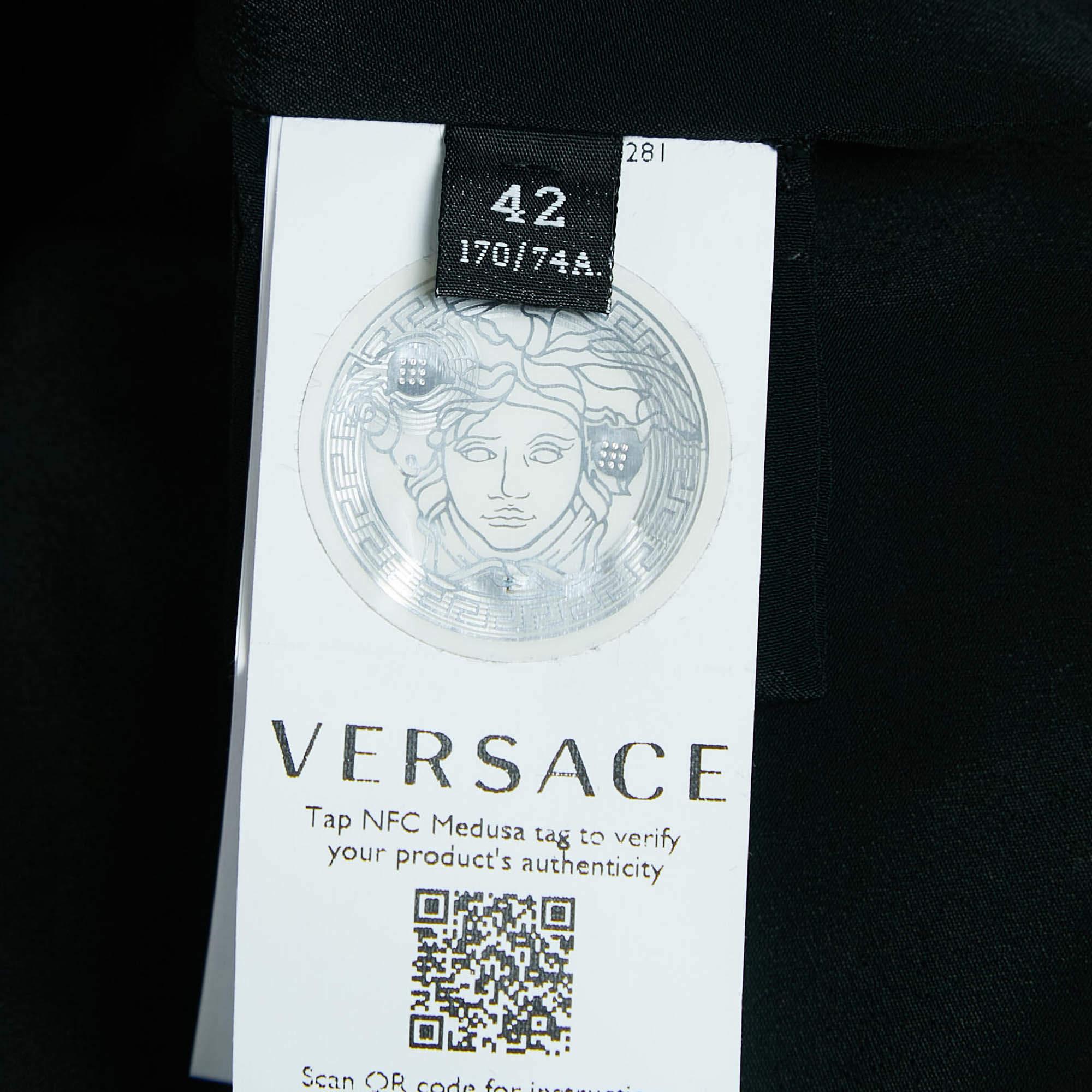 De las mujeres Versace Minifalda de tweed negro con inserciones de cadena M en venta