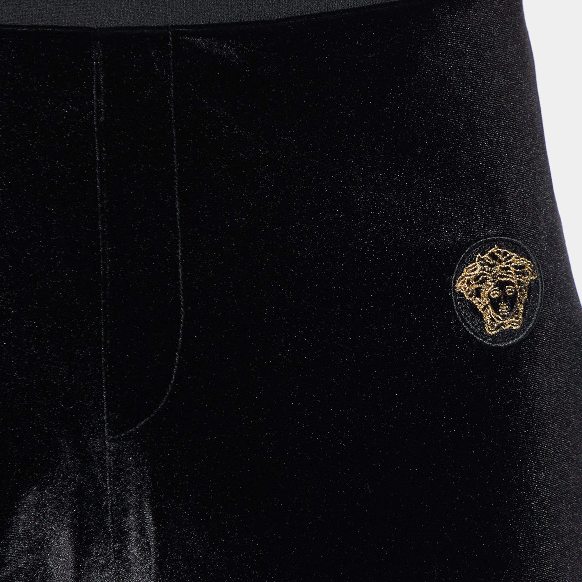 Versace Black Velour Embroidered Medusa Track Pants L In Good Condition For Sale In Dubai, Al Qouz 2