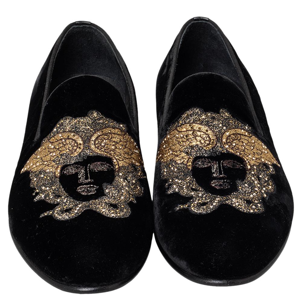 Ace every formal look with this pair of loafers from Versace. Meticulously crafted from velvet, they feature signature Medusa detailing on the vamps and leather-lined insoles. The loafers are completed with gold-tone logo detailing on the heel and