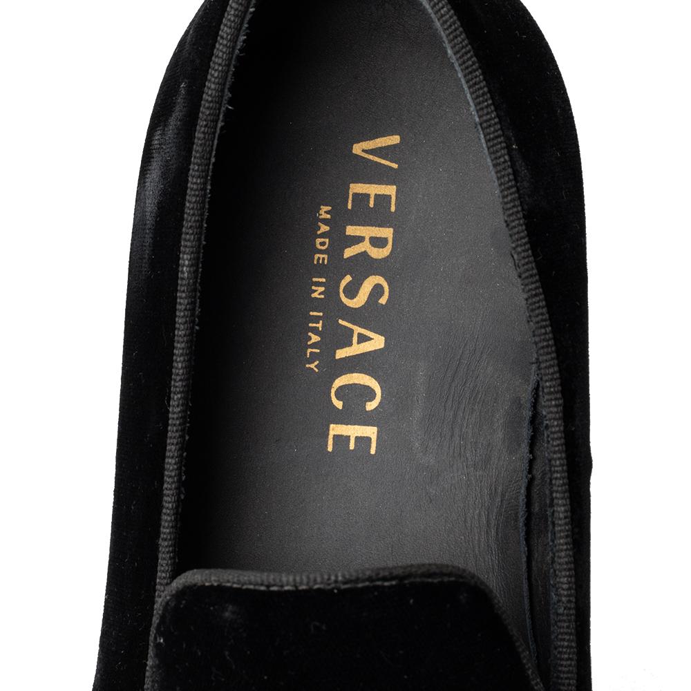 Versace Black Velvet Medusa Slip On Loafers Size 40 In Good Condition In Dubai, Al Qouz 2