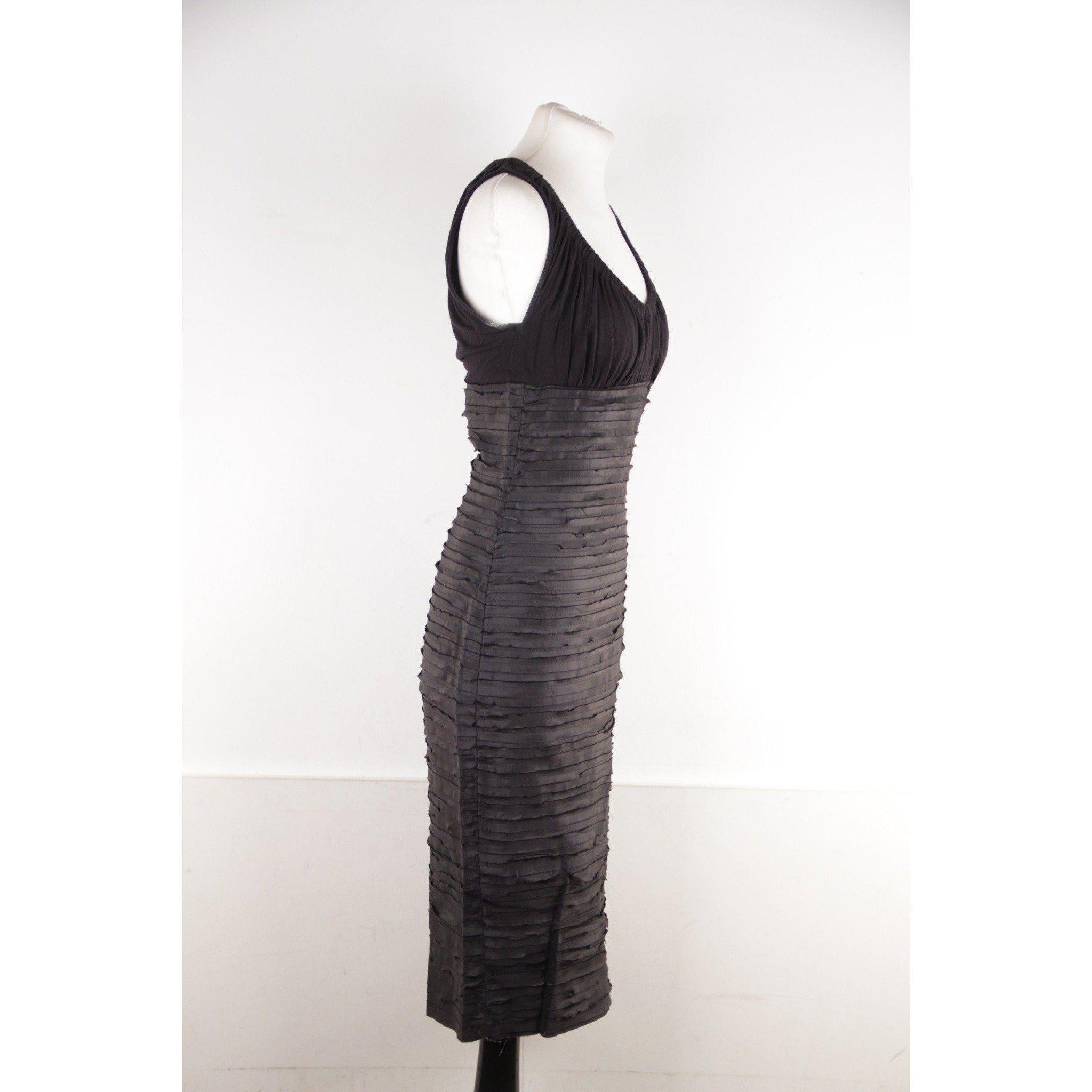 VERSACE Black Viscose & Silk LITTLE BLACK DRESS Sheath SLEEVELESS Sz 40 In Excellent Condition In Rome, Rome