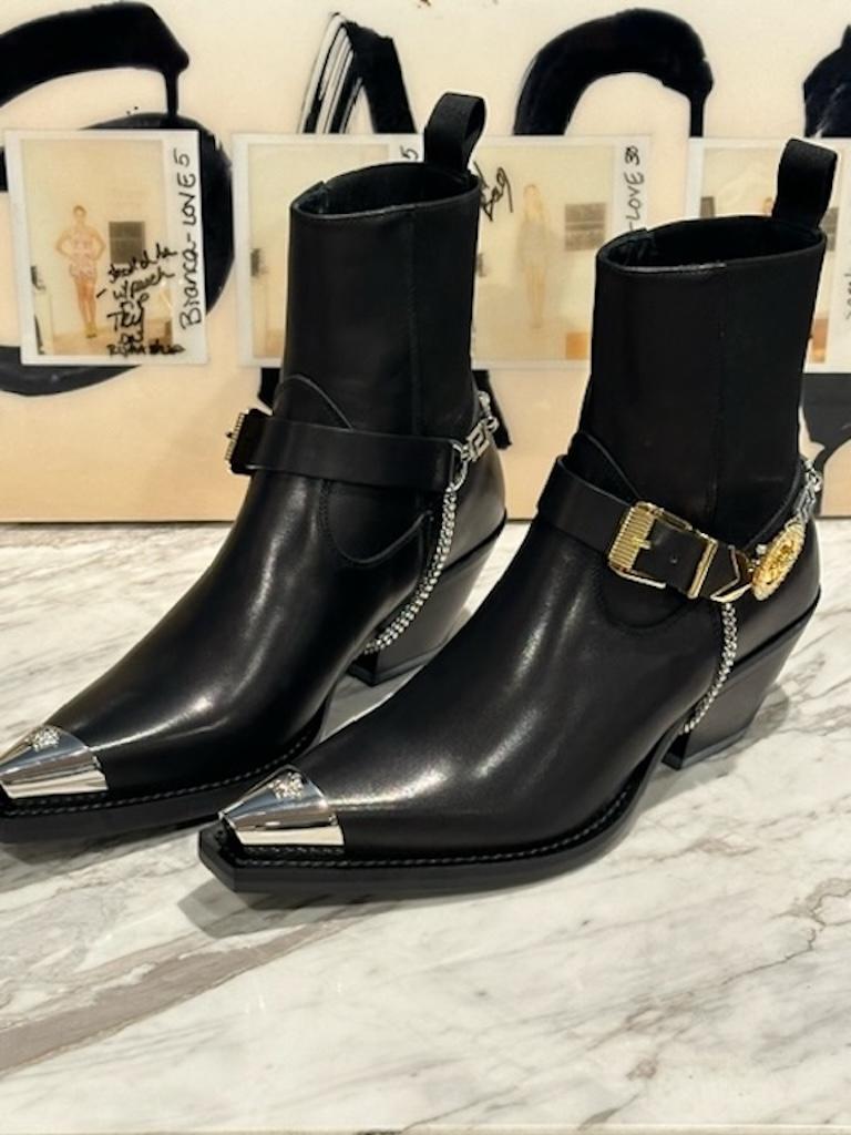 Versace Black Western Medusa Buckle Leather Ankle Boot Size 38 (NWT deadstock) In New Condition For Sale In Paradise Island, BS