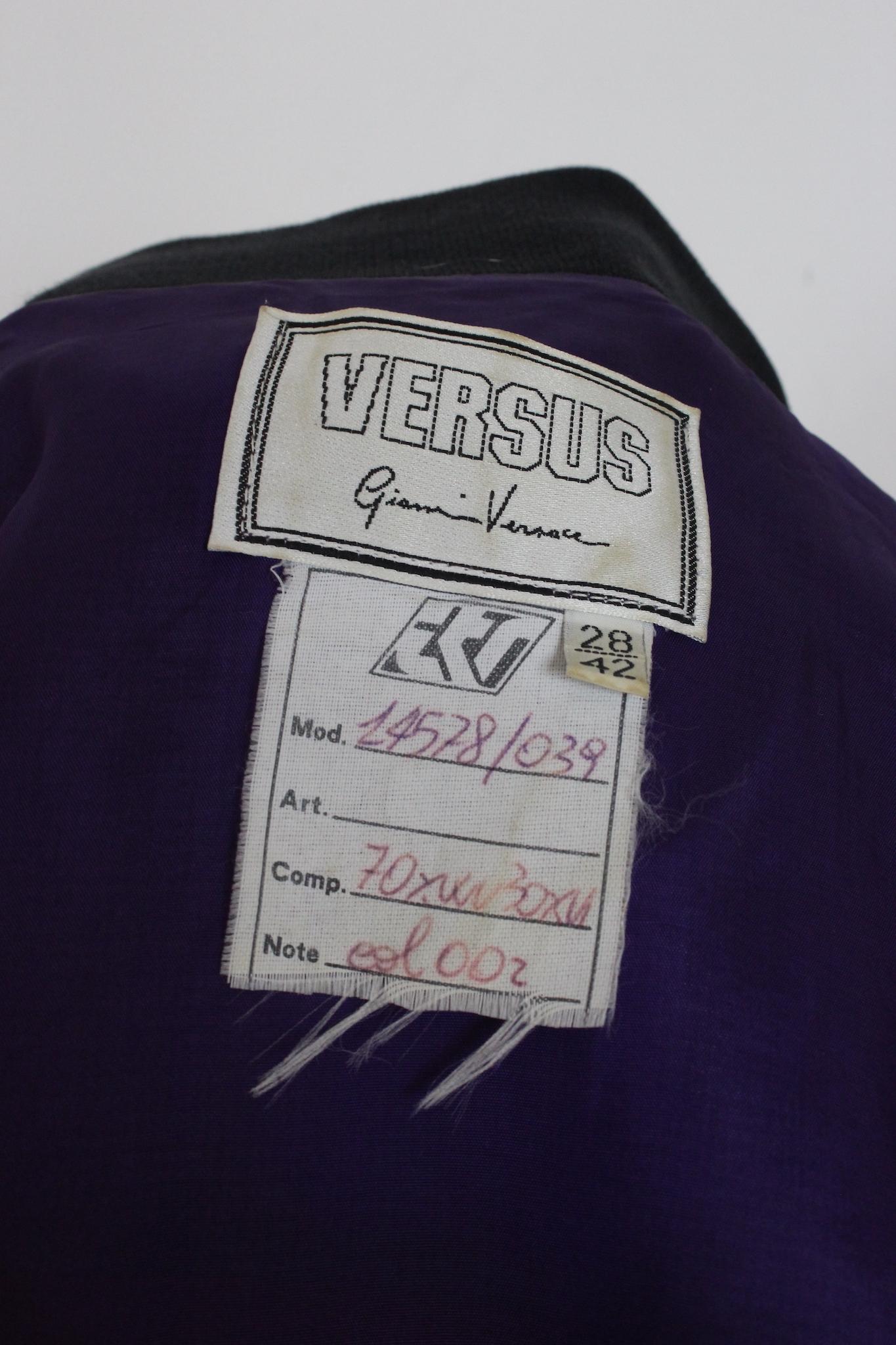 Versace Noir Blanc Coton Vintage 90s Bomber Jacket en vente 4