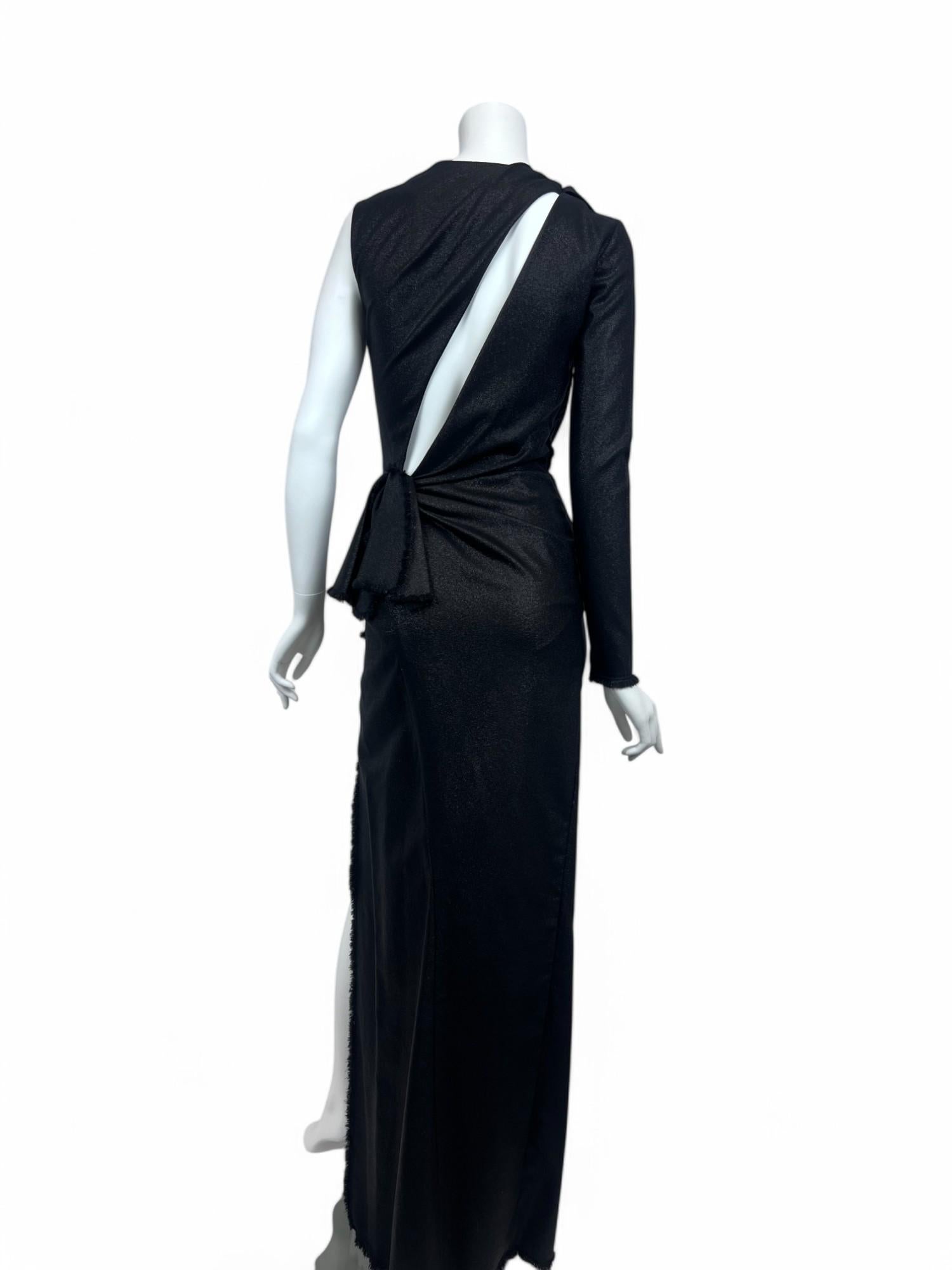 Versace abito in lana nera con spacco Sz: 38 In condizioni ottime in vendita a West Hartford, CT