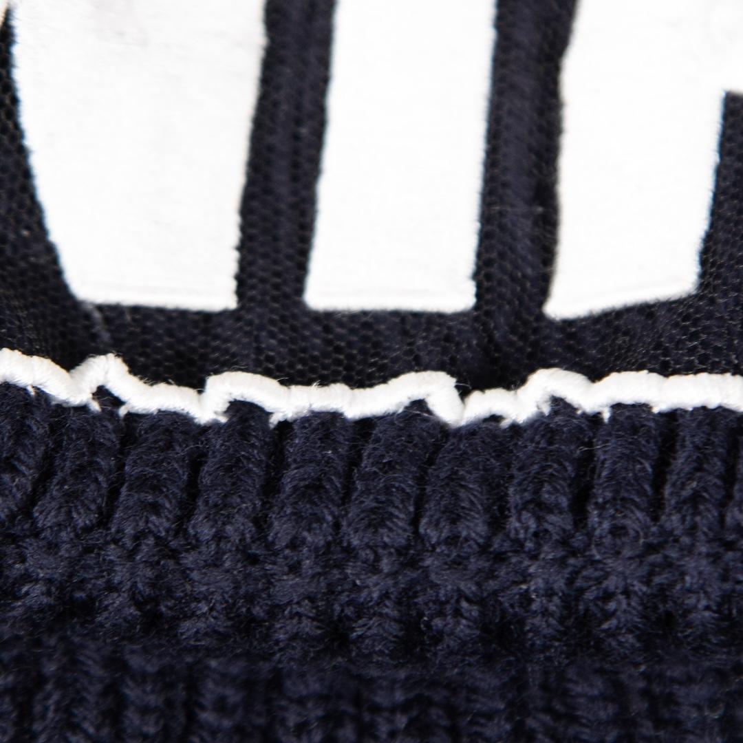 Versace Schwarzes Beanie aus Wolle mit Stickerei im Angebot 1