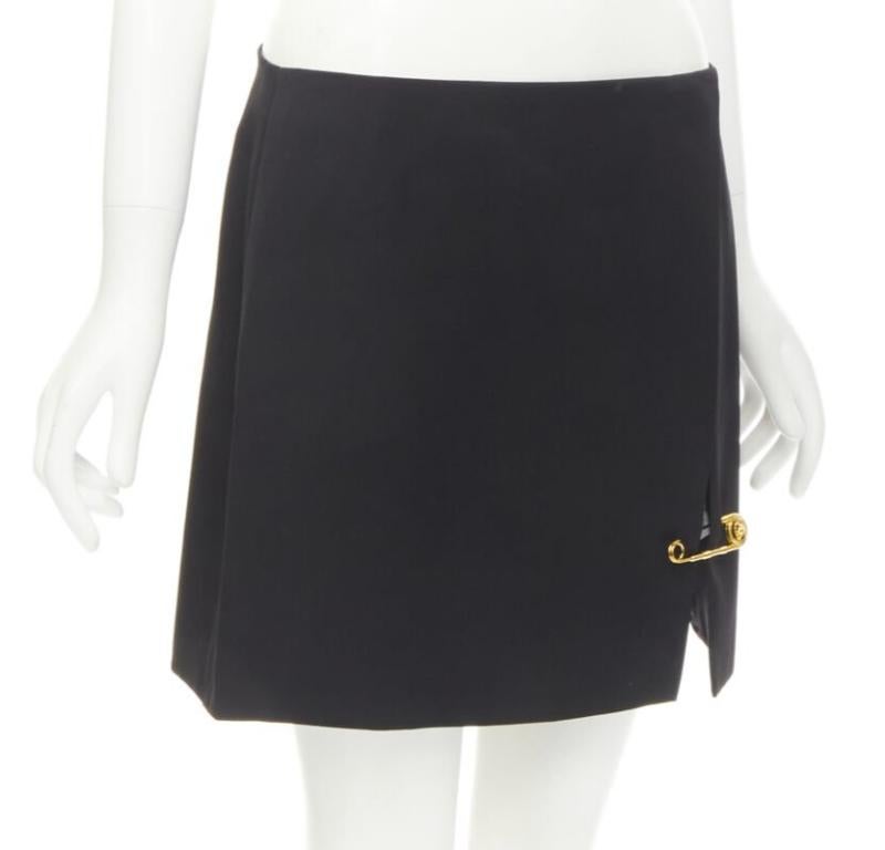 VERSACE black wool gold Medusa safety pin high slit mini skirt IT42 M In Excellent Condition For Sale In Hong Kong, NT