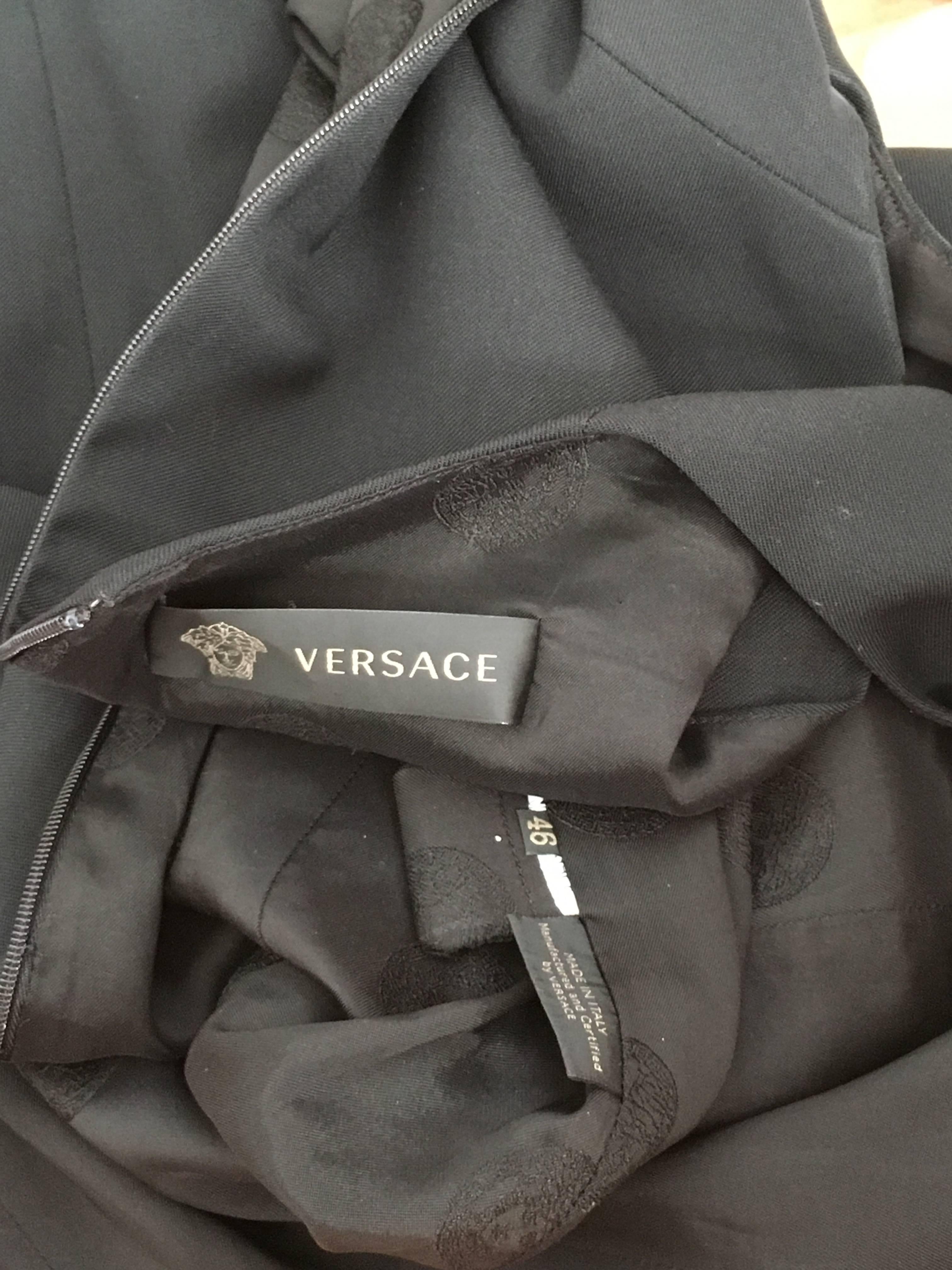 Versace Black Wool Sleeveless Sheath Dress Size 8. For Sale 5