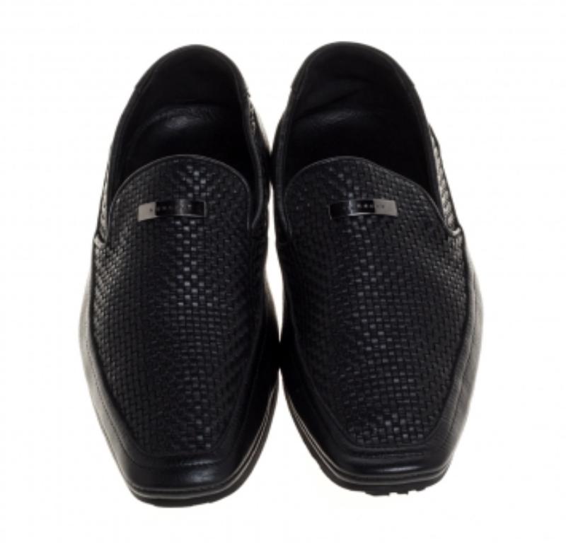 Versace Black Woven Leather Slip On Loafers Size 40 In Good Condition For Sale In Dubai, Al Qouz 2