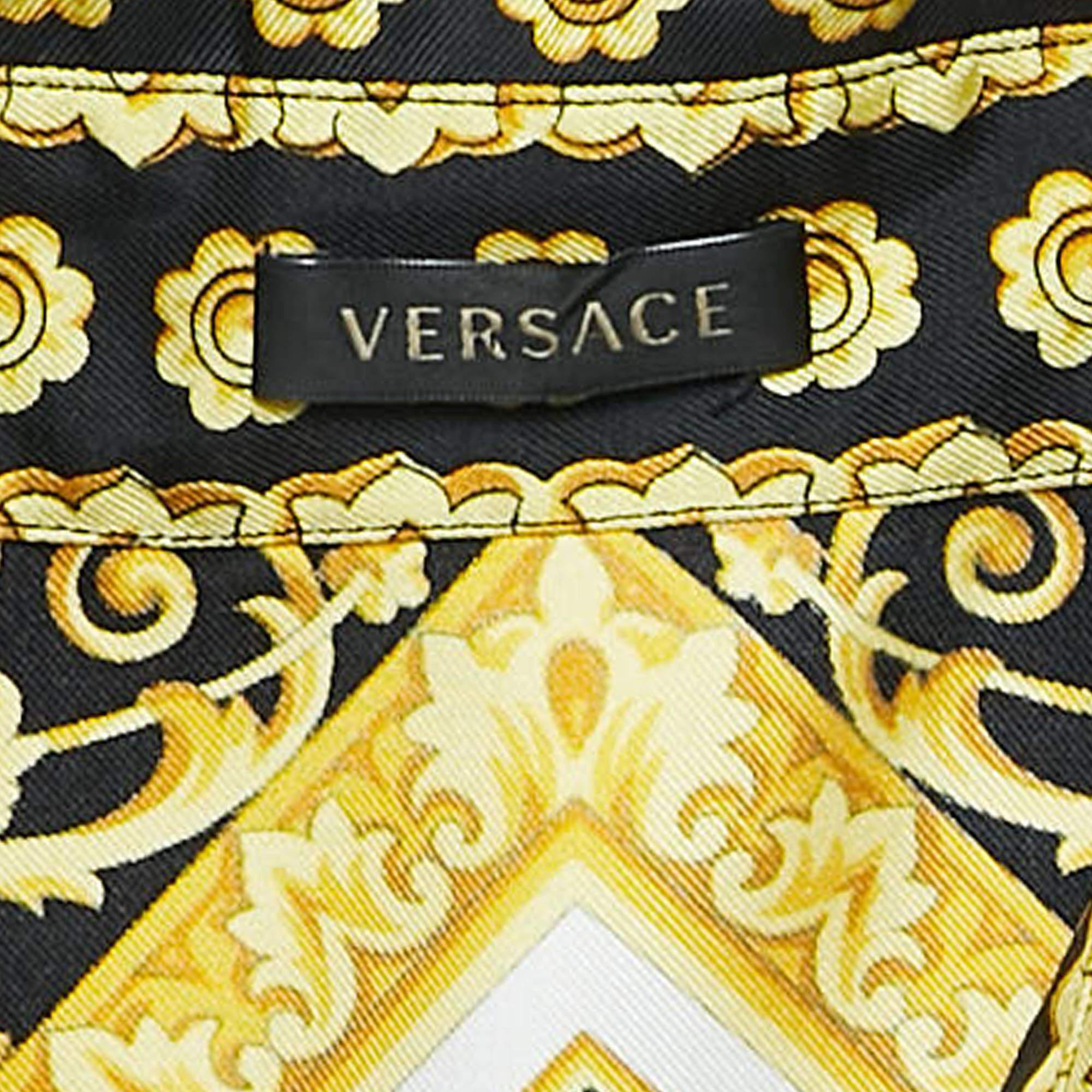 Versace - Chemise à manches longues en soie à imprimé baroque noir/jaune S Bon état à Dubai, Al Qouz 2