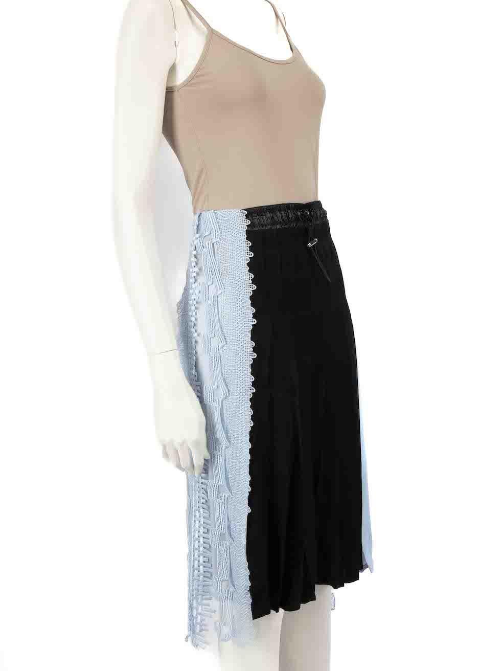 CONDITION is Very good. Minimal wear to skirt is evident. Minimal wear to the right-side and frontwith discoloured marks to the lace on this used Versace designer resale item.
 
 
 
 Details
 
 
 Blue and black
 
 Synthetic
 
 Knee length skirt
 
