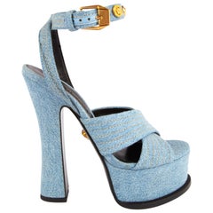 Versace Blaue Denim High Heel Plateau Sandale mit goldfarbener Hardware Größe 39