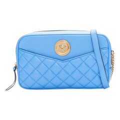 VERSACE Blaue Umhängetasche aus Lammfell und gestepptem Gold Medusa Kette Medium