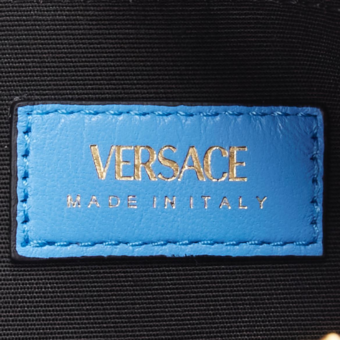 VERSACE sac à bandoulière Medusa en cuir d'agneau bleu matelassé et chaîne dorée Small en vente 6
