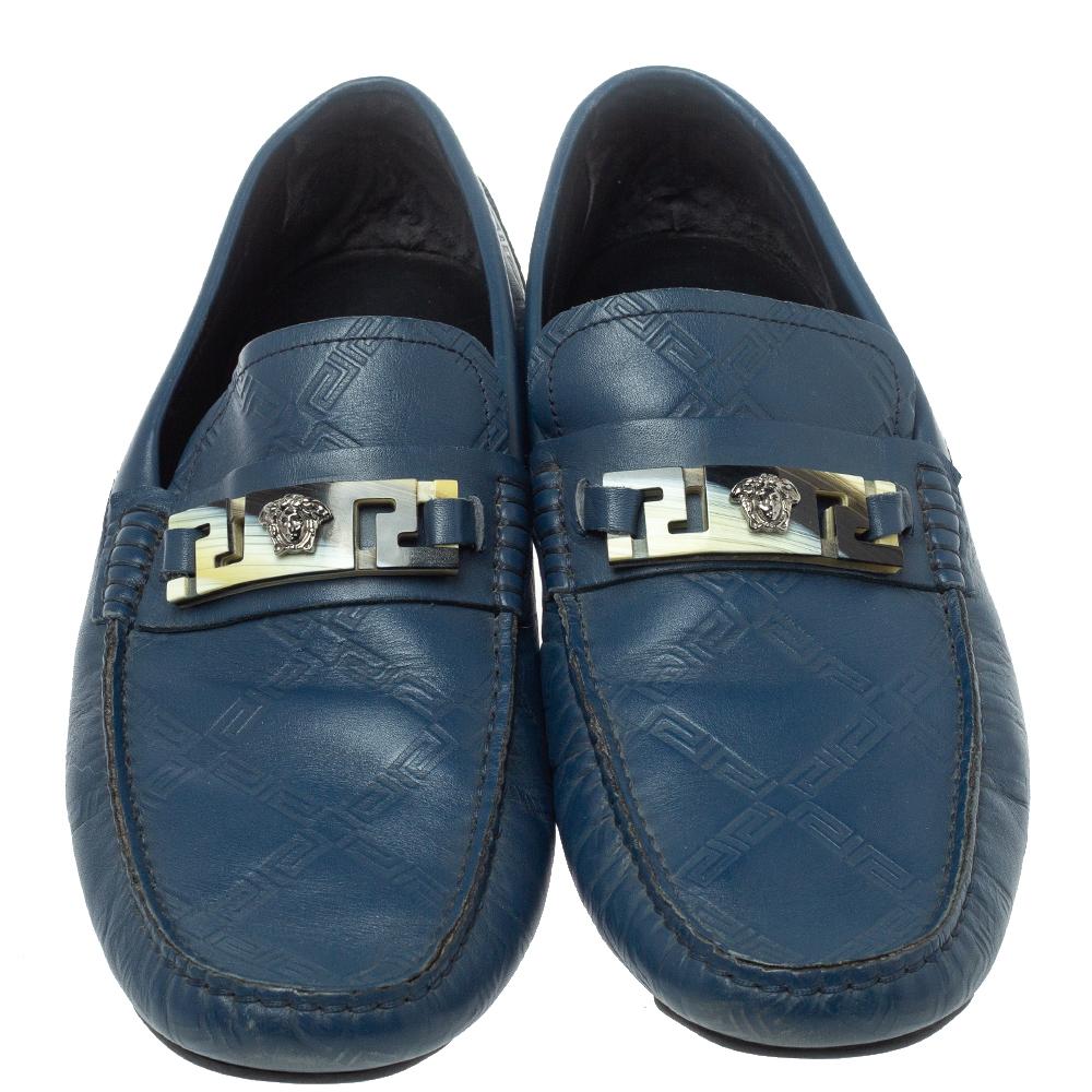 Precise stitching, use of quality leather, and a calculated set of shape led to the final result of this pair of loafers. They are by Versace, and this is evidently displayed with the Medusa detail on the uppers. The loafers are wrapped in comfort