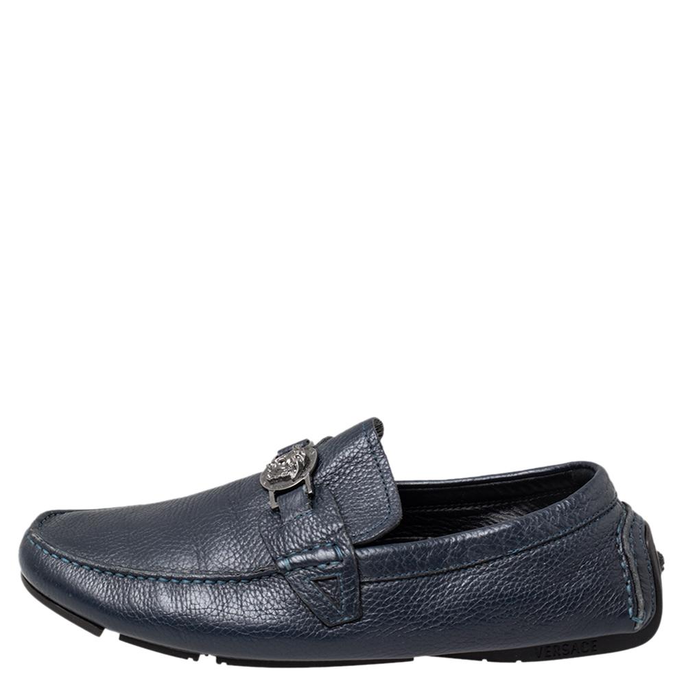 Versace Blue Leather Medusa Slip on Loafers Size 42 In Good Condition In Dubai, Al Qouz 2