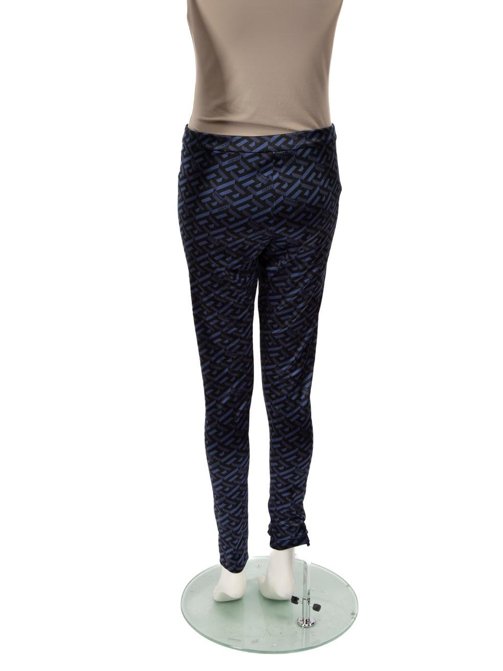 Noir Leggings bleus à motif de logo Versace Taille M en vente