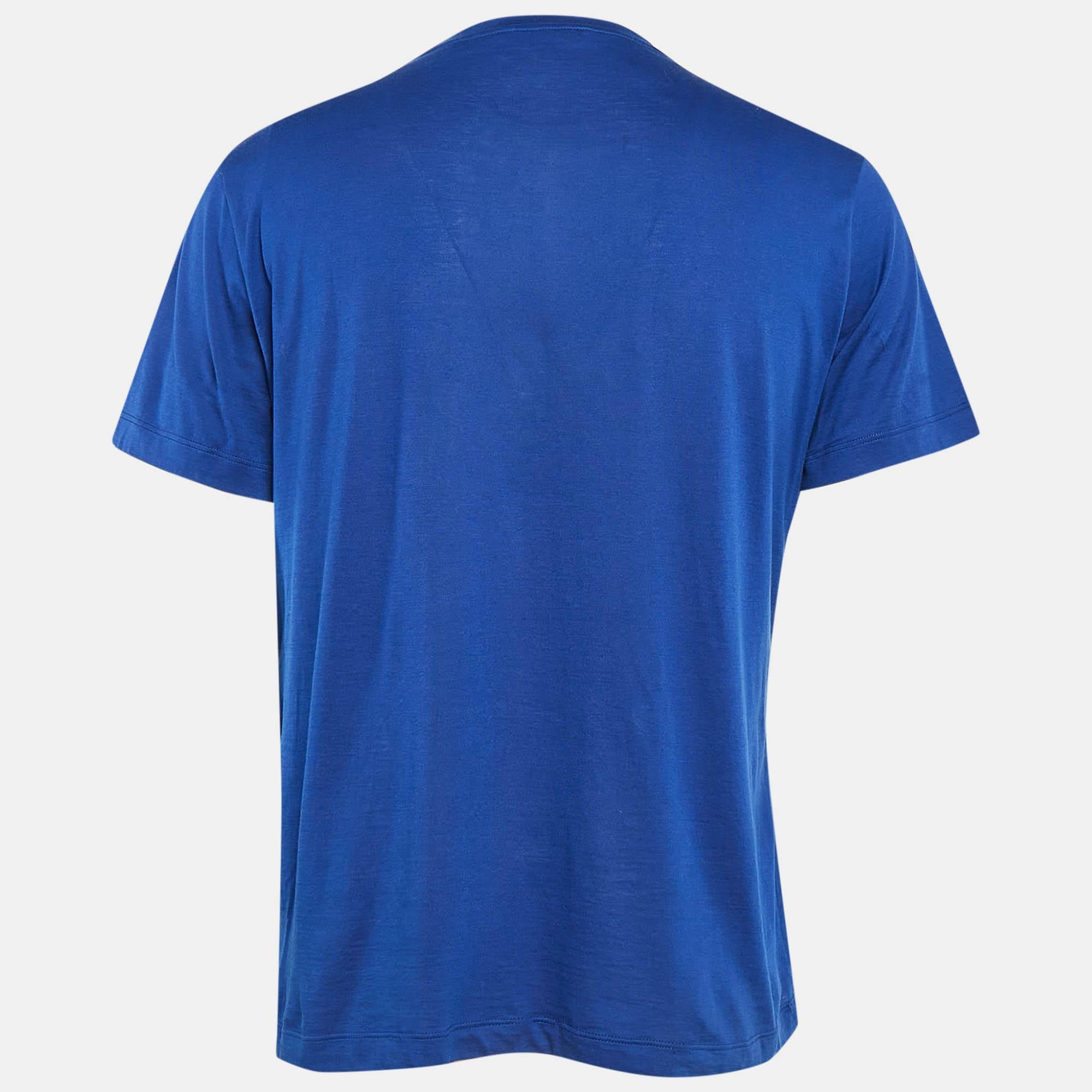 Get the comfort and the right casual style with this designer T shirt. Designed to be reliable and durable  the creation has a simple neckline and signature detailing.