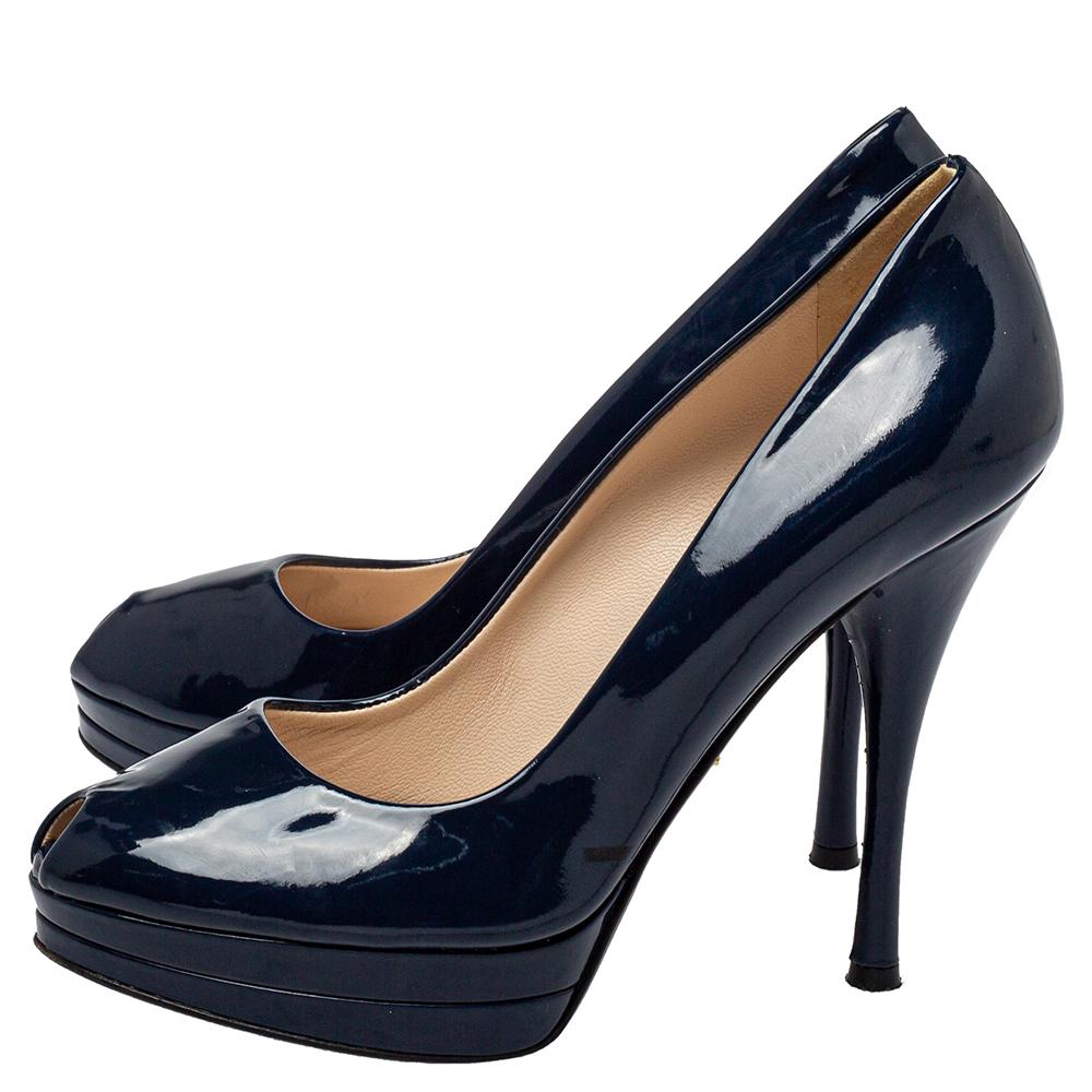 Versace Blue Patent Leather Peep Toe Platform Pumps Size 37 In Good Condition In Dubai, Al Qouz 2