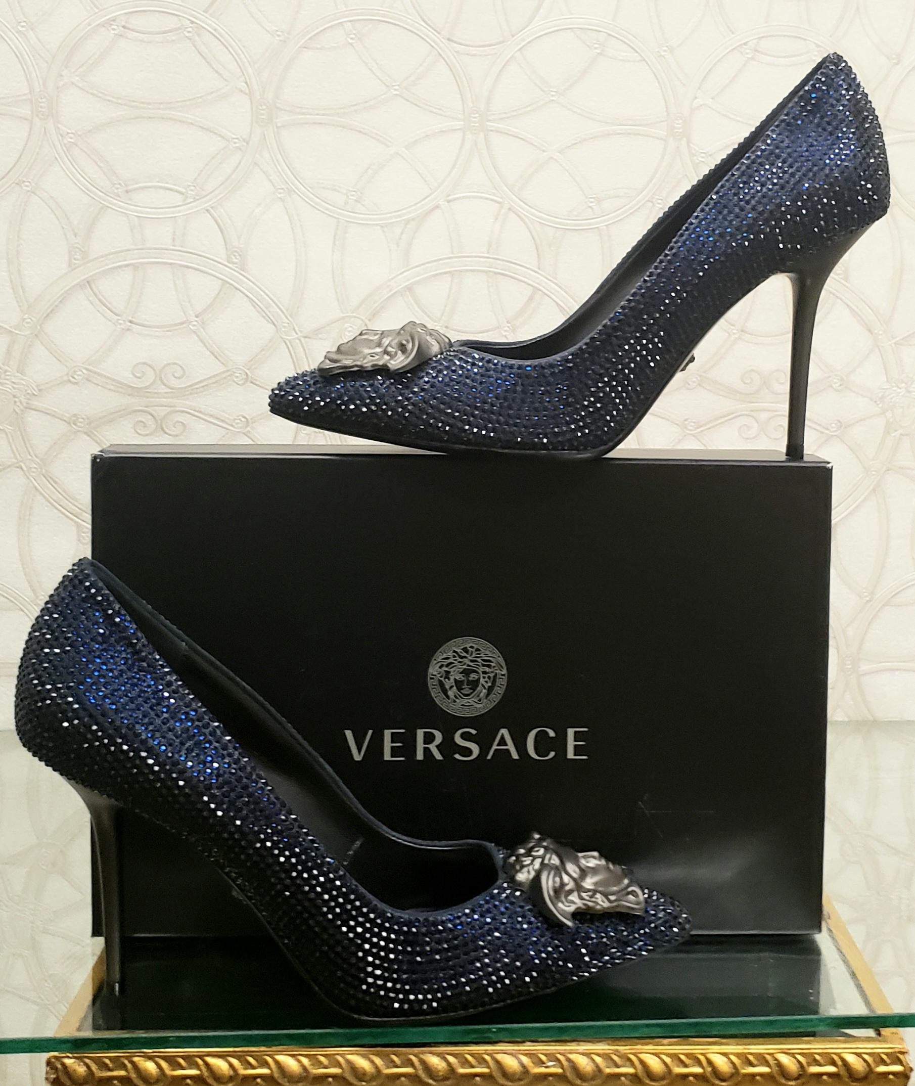 VERSACE PALAZZO PUMPS

Blue Sapphire crystal shoes from the Palazzo line, with stiletto heel.

DETAILS:

Closed toe
Medusa plaque

Content: 100% Leather (Lining and Sole) 

Color: Blue Sapphire

Heel: 4 inches

Size 39 - US 9
insole: 10 1/4