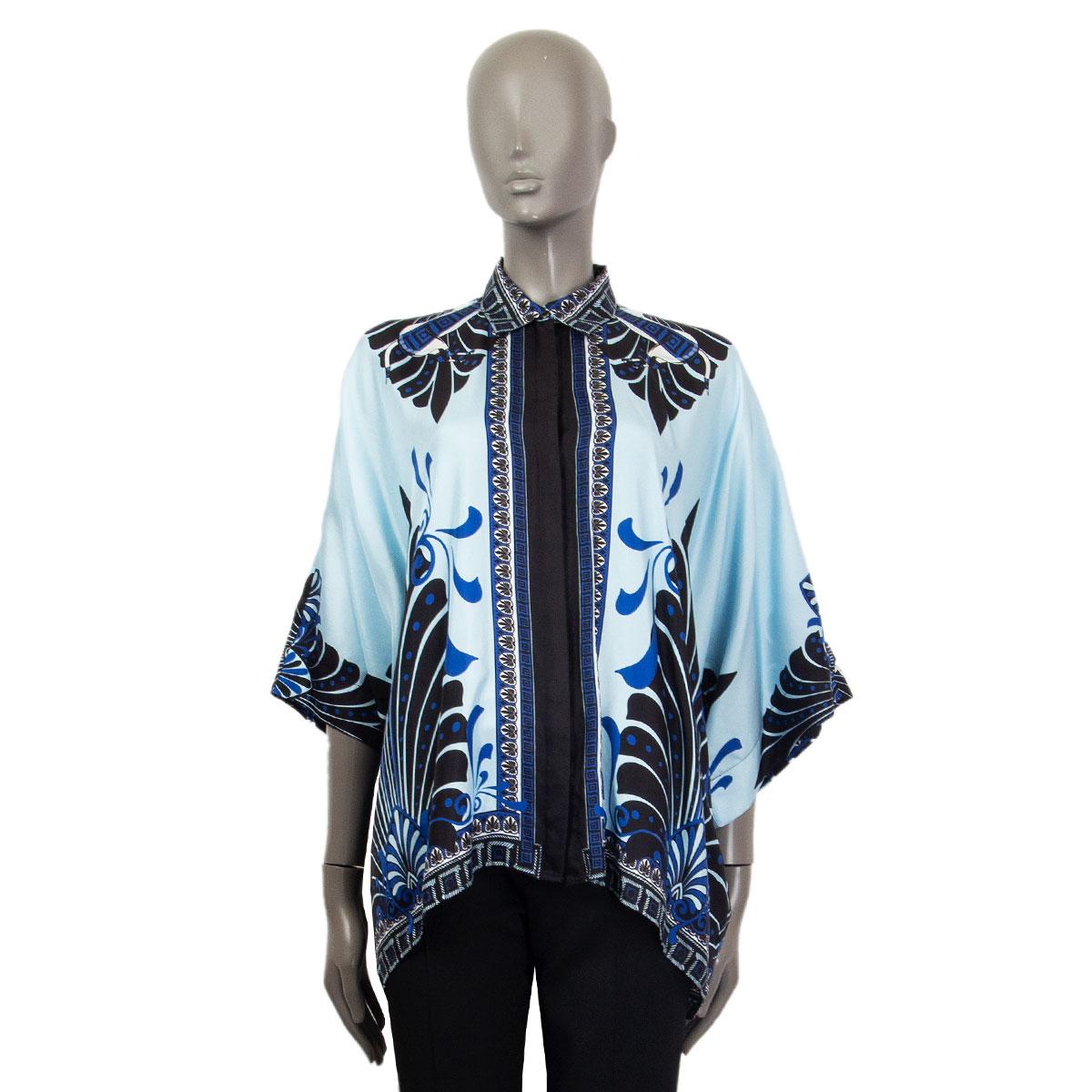 100% authentic Versace oversized printed shirt in black, blue, light blue and white silk twill (100%). Wide sleeves and hidden button front. Has been worn and is in excellent condition. 

Measurements
Tag Size	40
Size	S
Bust To	154cm (60.1in)
Waist