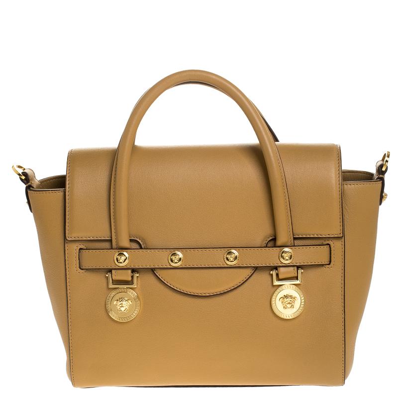 Sophisticated and luxe, this tote from Versace definitely needs to be on your wishlist. The bag is crafted from leather in a lovely brown shade and it features a structured silhouette. It flaunts dual handles, a removable shoulder strap and the